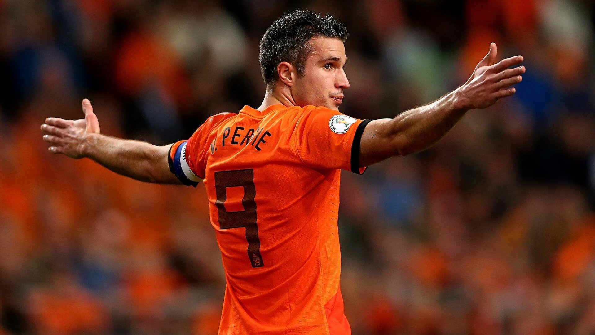 职业联赛推动球员社会责任教育树立良好形象，职业球员的素养